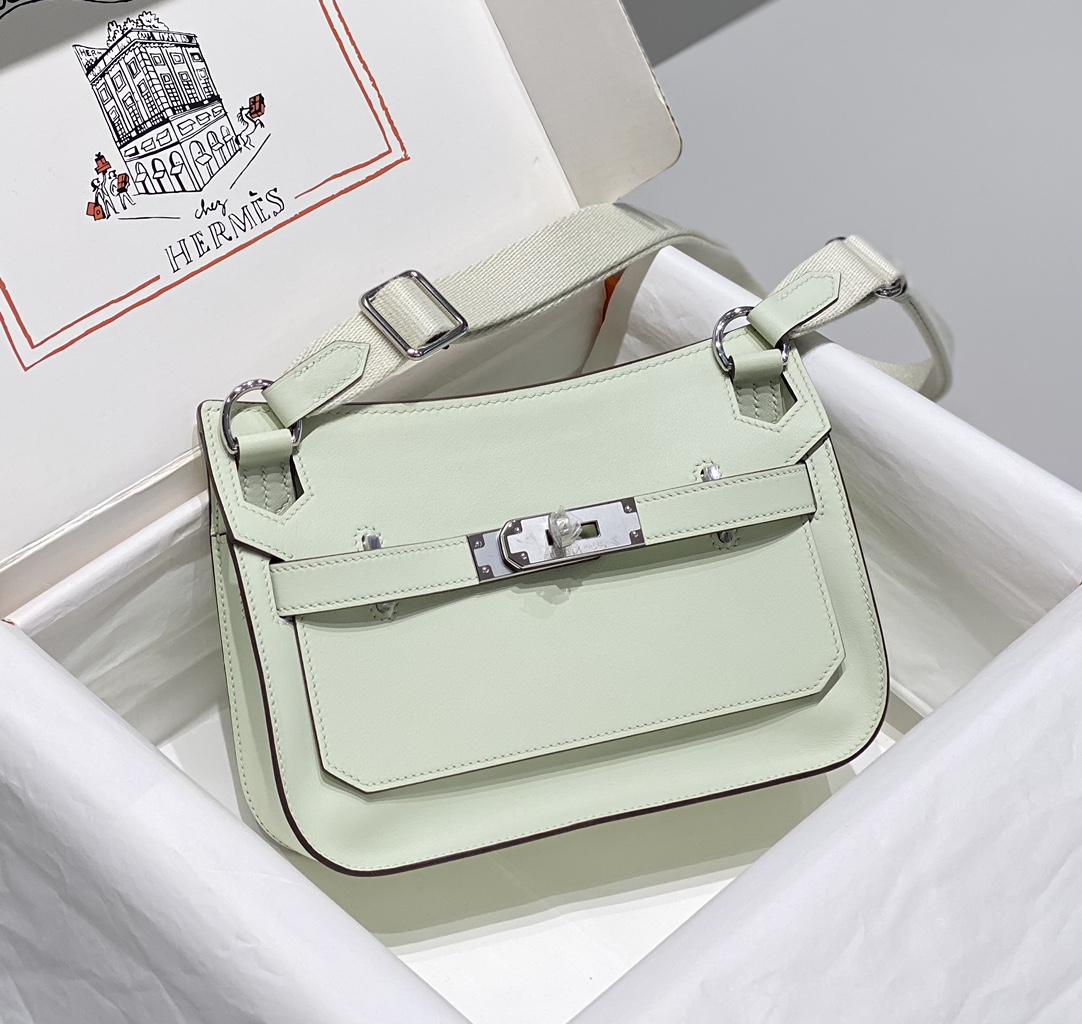 Hermes Jypsiere Mini Shoulder Bag In Vert Fizz Swift Leather